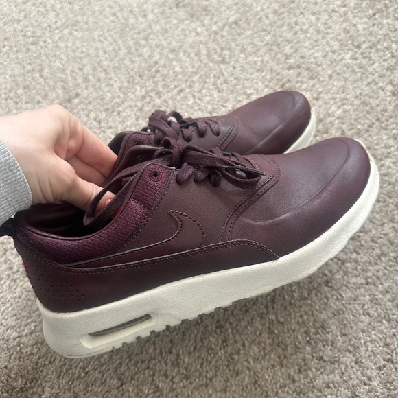 Nike Shoes - Nike Maroon Theas size 7.5